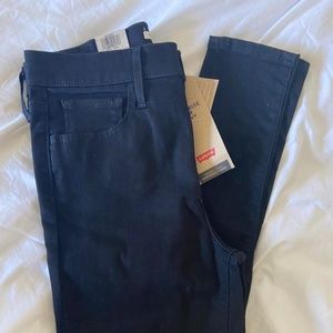 Levi’s black 720 high-rise super skinny jeans